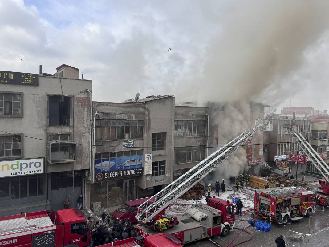 Siteler'de mobilya imalathanesinde yangın - Resim: 2